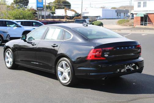 2017 Volvo S90 T5 Momentum