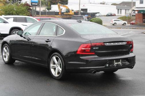 2017 Volvo S90 T5 Momentum