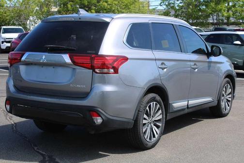 Mercury Gray Metallic 2019 Mitsubishi Outlander SEL