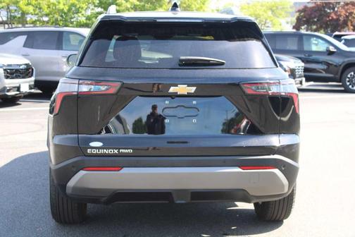 Mosaic Black Metallic 2025 Chevrolet Equinox LT