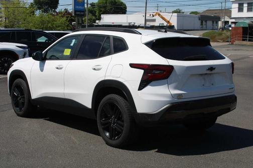 Summit White 2024 Chevrolet Trax ACTIV