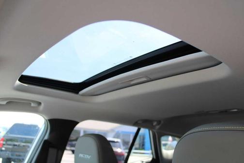 Summit White 2024 Chevrolet Trax ACTIV