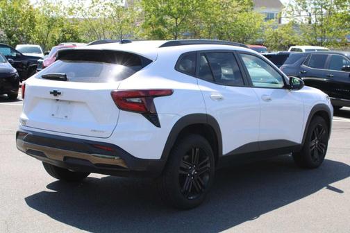 Summit White 2024 Chevrolet Trax ACTIV