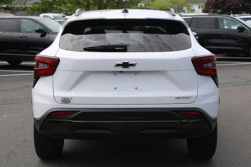 Summit White 2024 Chevrolet Trax ACTIV