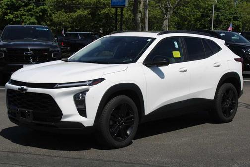 Summit White 2024 Chevrolet Trax ACTIV