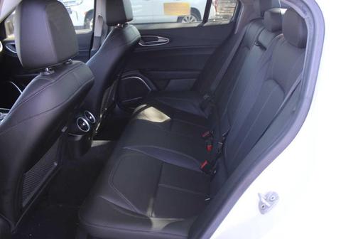 Alfa White 2021 Alfa Romeo Giulia Base