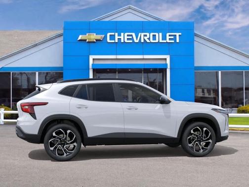 Summit White 2026 Chevrolet Trax 2RS