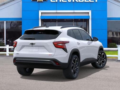 Summit White 2026 Chevrolet Trax 2RS
