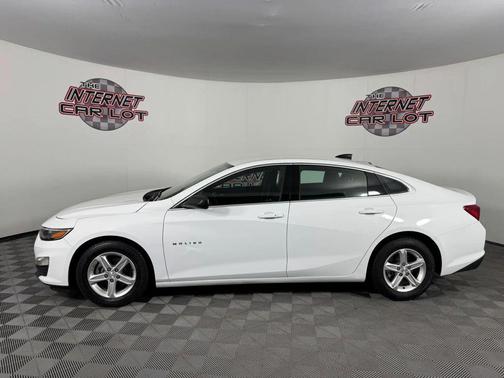 White 2023 Chevrolet Malibu 1LS
