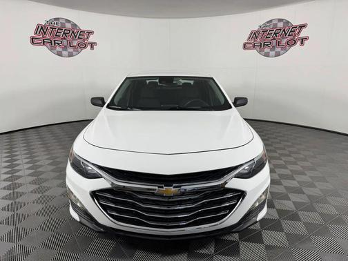 White 2023 Chevrolet Malibu 1LS