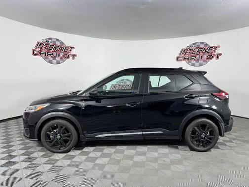 Black 2024 Nissan Kicks SR