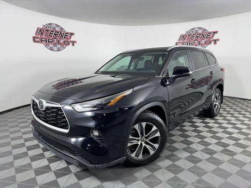 Black 2023 Toyota Highlander XLE