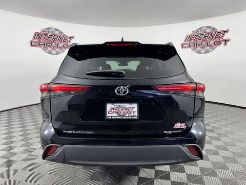 Black 2023 Toyota Highlander XLE