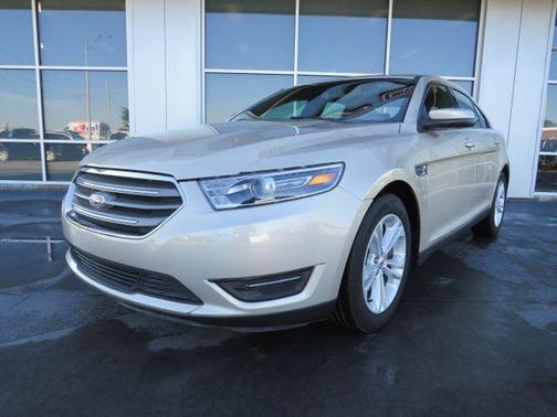 Photo 3 of 32 of 2018 Ford Taurus SEL