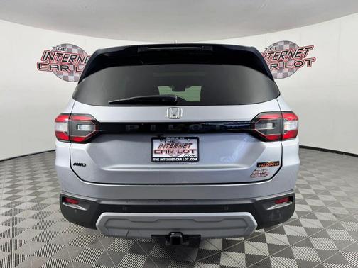 Silver 2025 Honda Pilot TrailSport SUV 4D