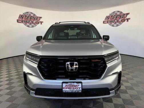 Silver 2025 Honda Pilot TrailSport SUV 4D