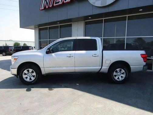 2018 Nissan Titan SV