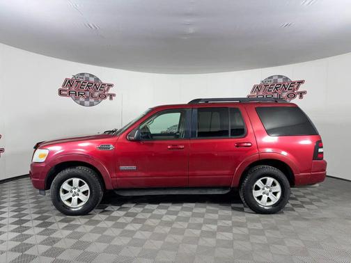 Red 2008 Ford Explorer XLT