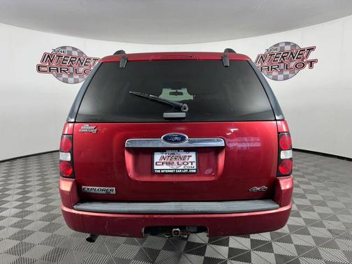 Red 2008 Ford Explorer XLT