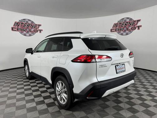 White 2023 Toyota Corolla Cross LE