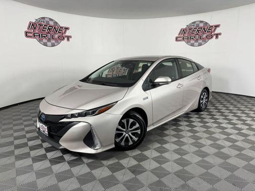 Gold 2021 Toyota Prius Prime LE