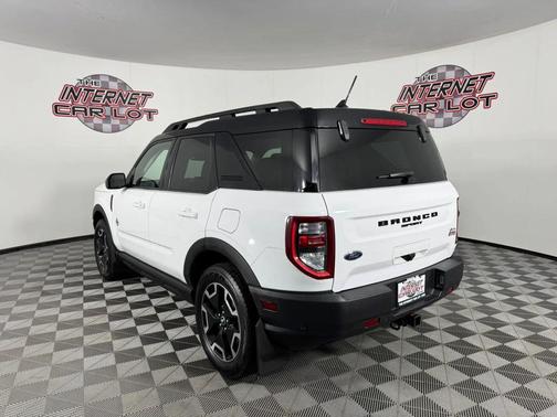 White 2022 Ford Bronco Sport Outer Banks Sport Utility 4D