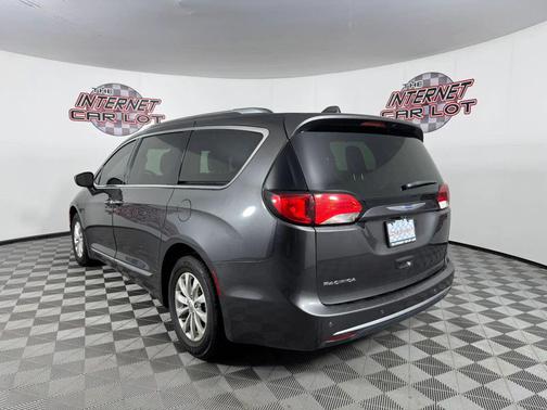 Gray 2019 Chrysler Pacifica Touring L