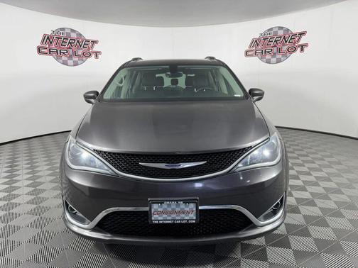 Gray 2019 Chrysler Pacifica Touring L