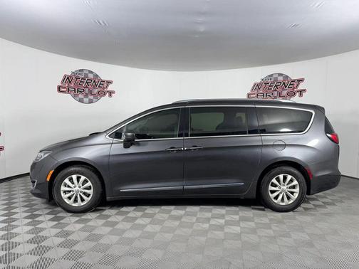 Gray 2019 Chrysler Pacifica Touring L