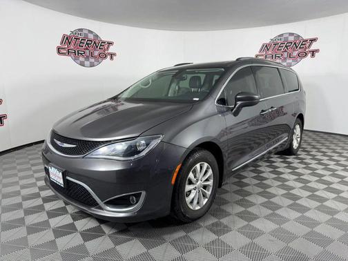 Gray 2019 Chrysler Pacifica Touring L