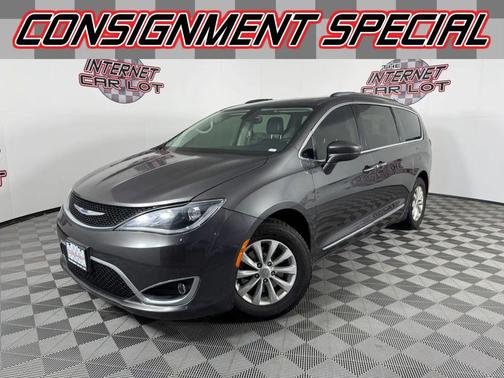 Gray 2019 Chrysler Pacifica Touring L
