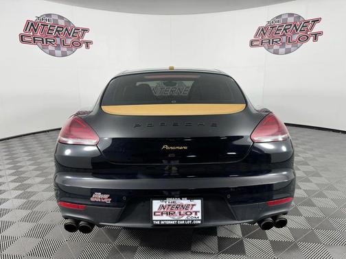 2016 Porsche Panamera 4 Edition