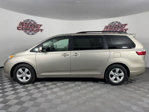 2015 Toyota Sienna LE