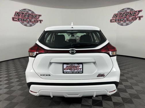 2022 Nissan Kicks S