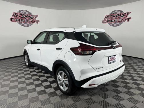 2022 Nissan Kicks S