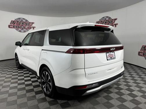 White 2024 Kia Carnival EX