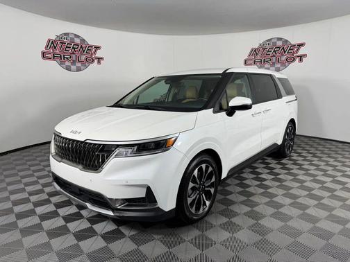 White 2024 Kia Carnival EX