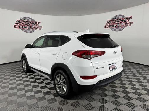 White 2018 Hyundai TUCSON SEL