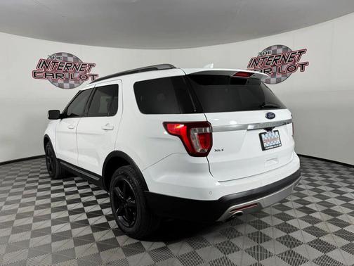 White 2016 Ford Explorer XLT