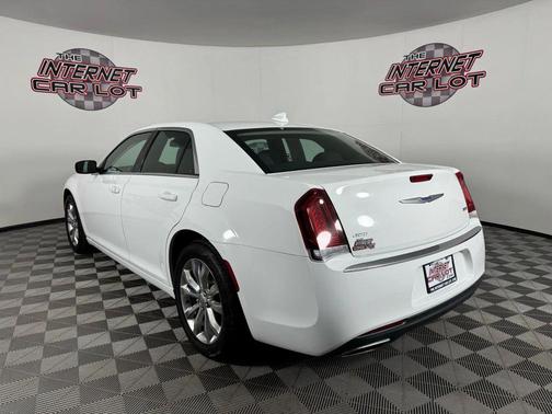 2018 Chrysler 300 Touring