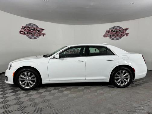 2018 Chrysler 300 Touring