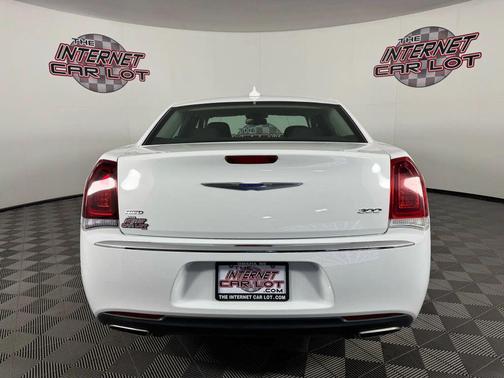 2018 Chrysler 300 Touring