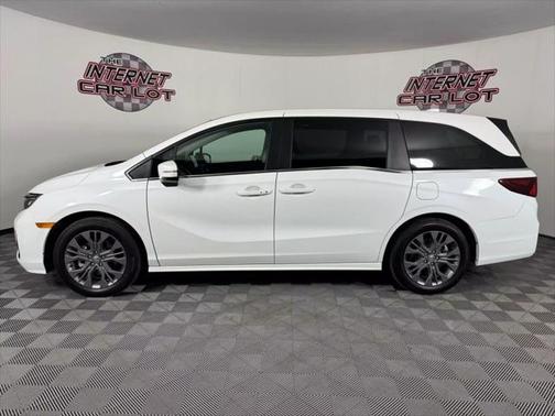 2025 Honda Odyssey Touring Van 4D