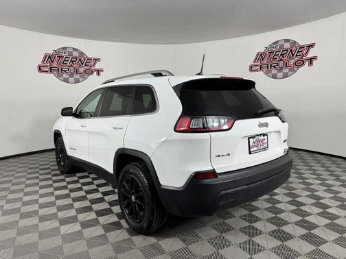 White 2019 Jeep Cherokee Latitude