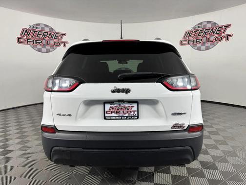 White 2019 Jeep Cherokee Latitude