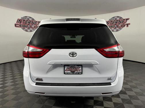 White 2019 Toyota Sienna LE