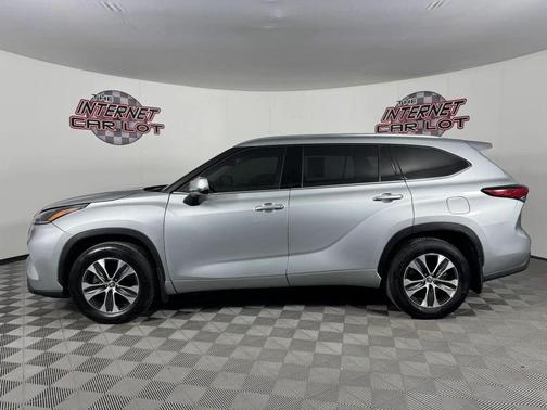 Silver 2021 Toyota Highlander XLE