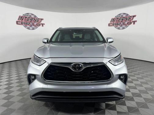 Silver 2021 Toyota Highlander XLE