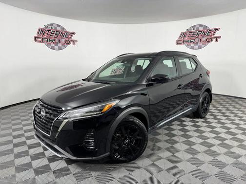 Black 2024 Nissan Kicks SR