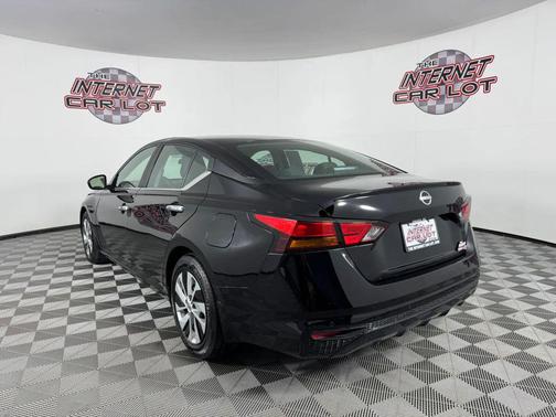 Black 2023 Nissan Altima 2.5 S Sedan 4D